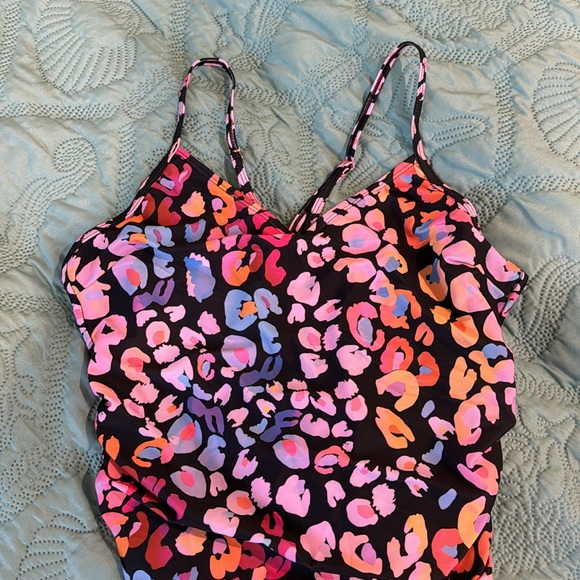 Cupshe Swimsuit - Picture 3 of 5